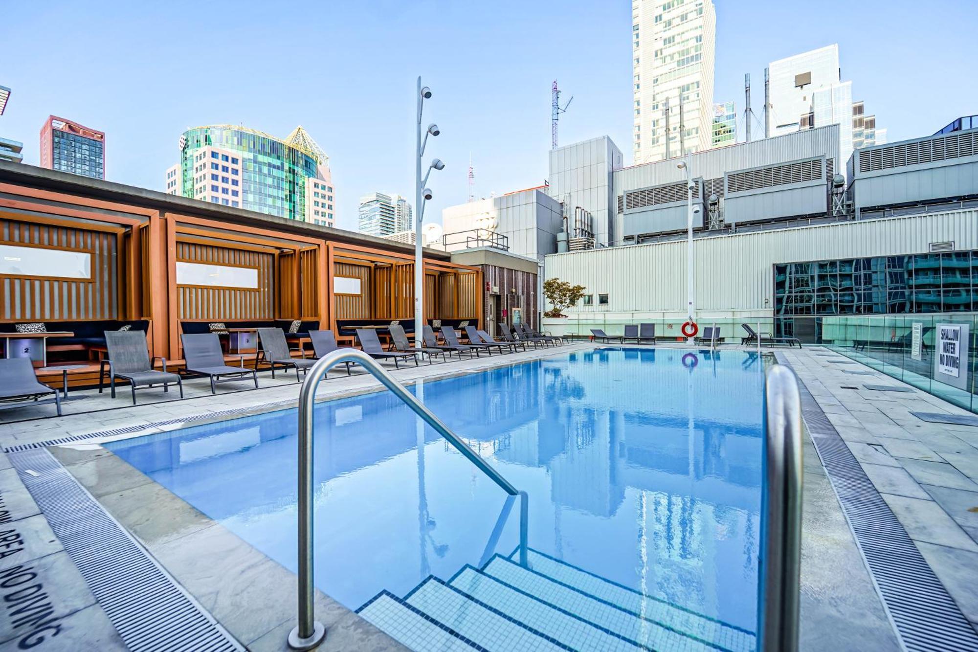 Chol Furnished Suites Heart Of Downtown Toronto, 2 Beds, Free Parking, Cn Tower View Eksteriør billede