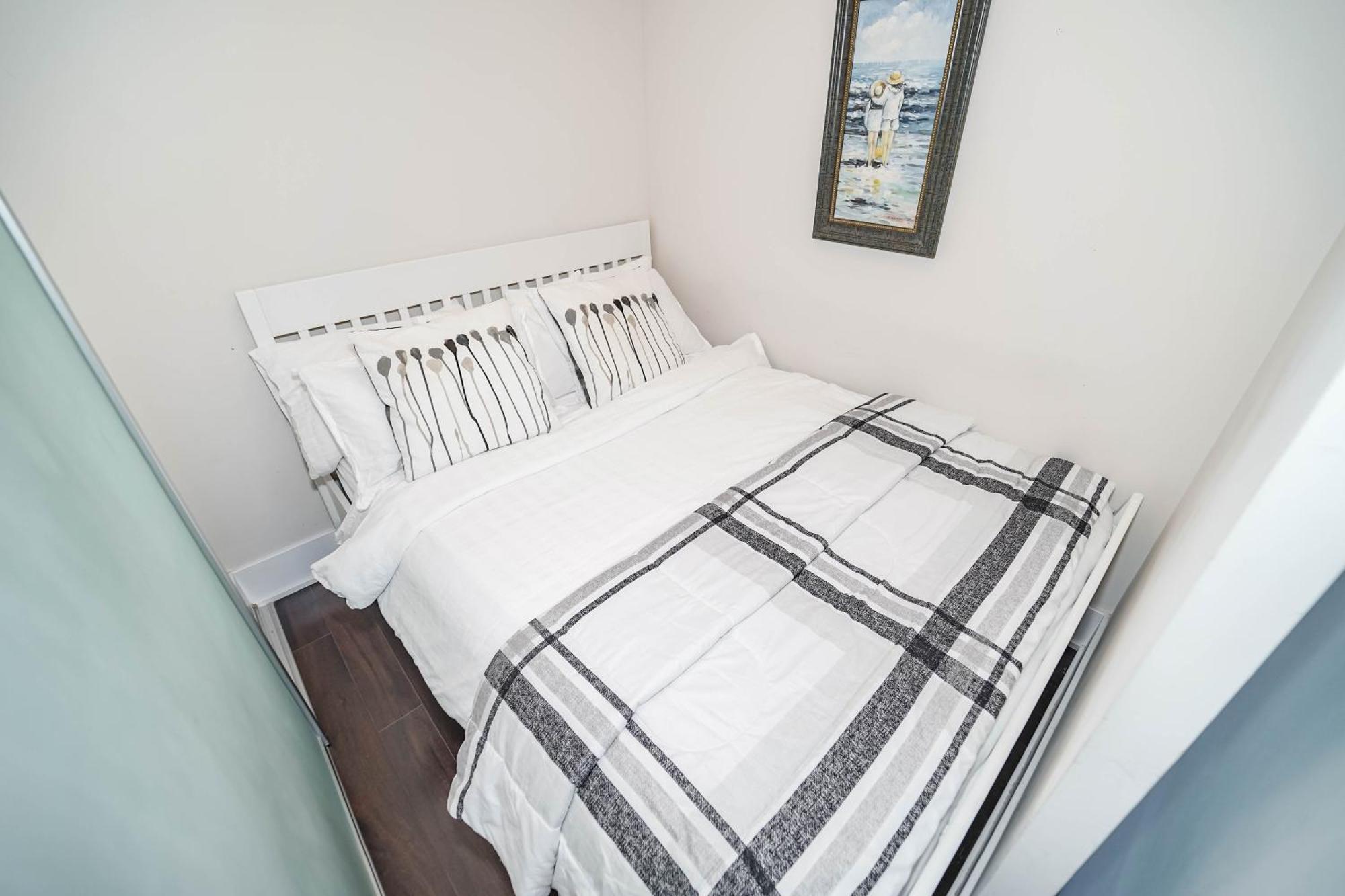 Chol Furnished Suites Heart Of Downtown Toronto, 2 Beds, Free Parking, Cn Tower View Eksteriør billede